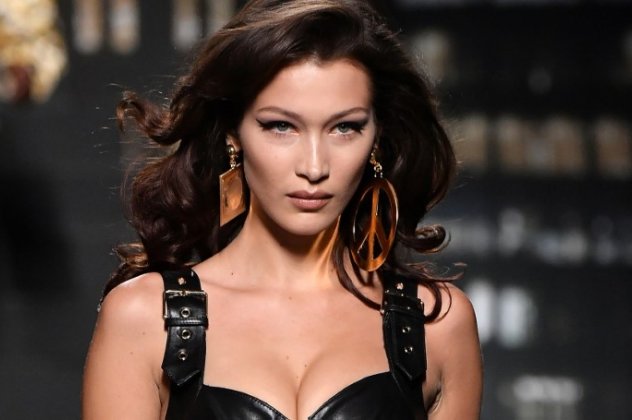 bella hadid commanded attention runway at philosophy di lorenzo serafini show milan fashion week 1551029512